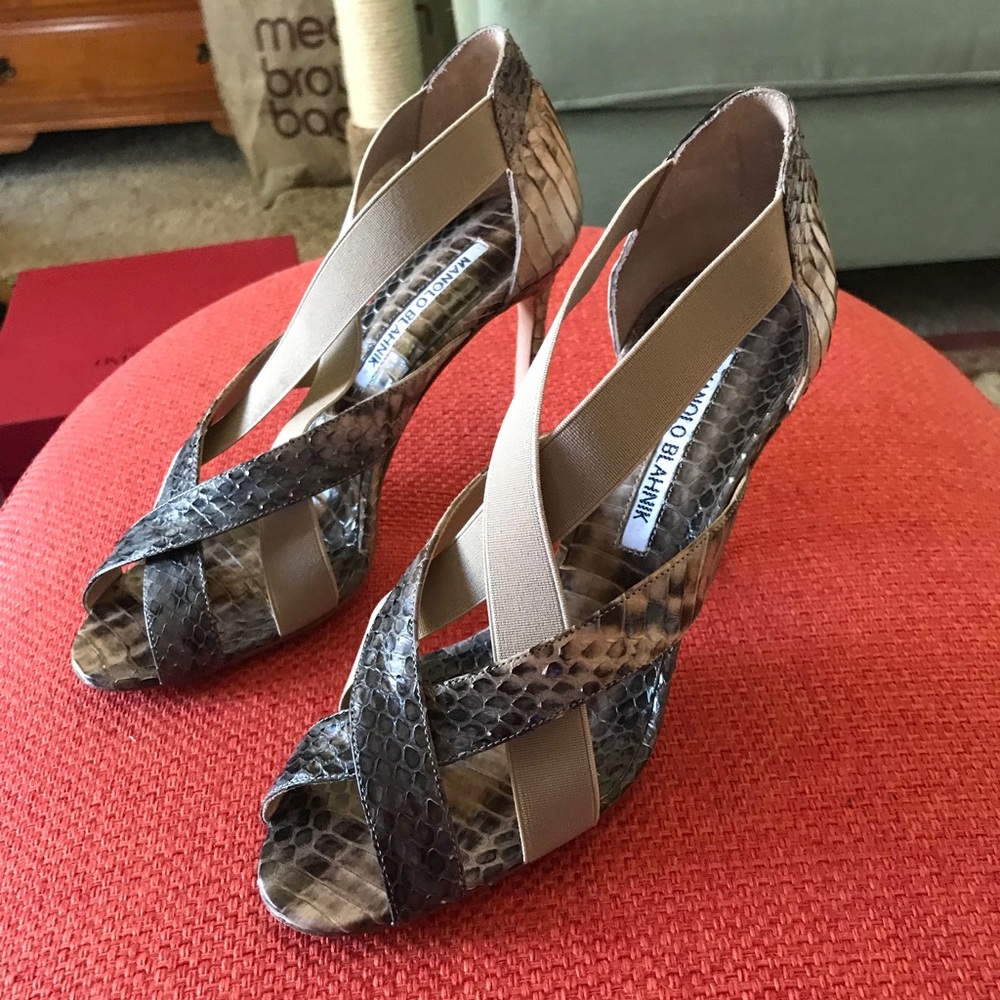 Manolo blahnik heels size 36 or 6. Brand new!